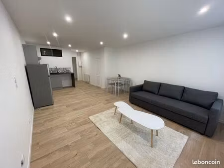 superbe t2 meublé rénové avec climatisation – centre castelnaudary