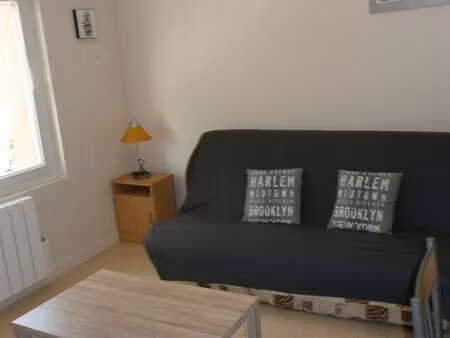 studio meublé 24m2 avec garage proche base aérienne