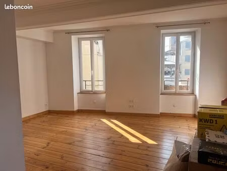 beau et grand t3 1 er etage clim sejour cuisine equipee