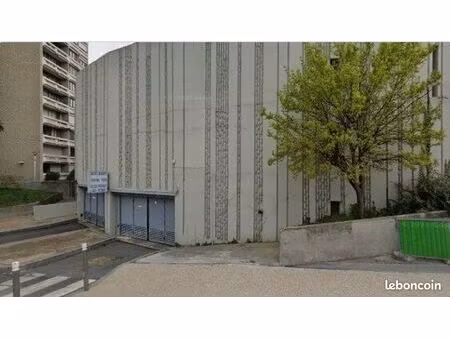 location d'une place de parking couverte