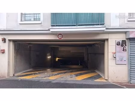 place en parking couvert
