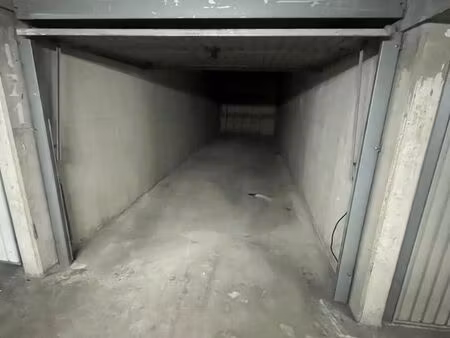 grand garage/box double 26 m² à louer la courneuve - les six routes