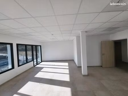 local professionnel 41 m² – 1er étage avec ascenseur – climatisation & parkings – pôle san