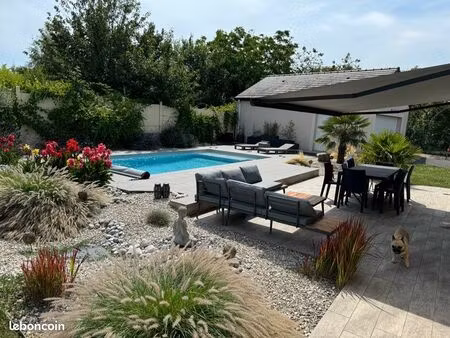 maison familiale moderne avec piscine chauffée – 5 chambres – bourges