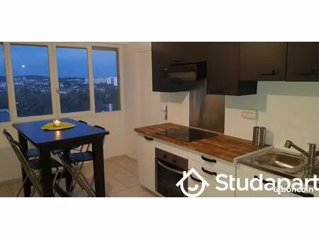 chambre 1 pièce 12 m²