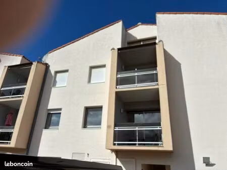 studio de 31m2 avec terrasse et stationnement