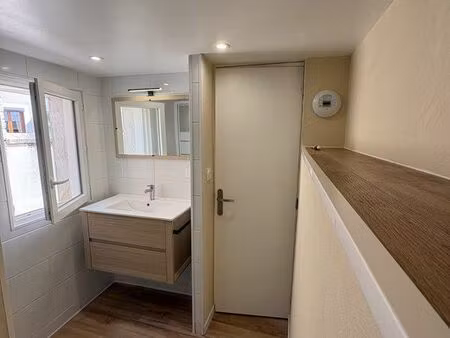 appartement t3 rénové de 70 m² avec cour et cave
