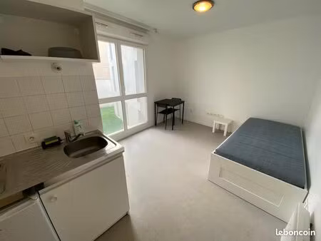 studio très lumineux idéal étudiant ou personne seule