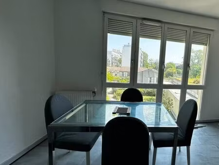 chambre 1 pièce 11 m²