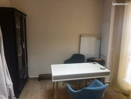 bureau dans un cabinet de psychologues