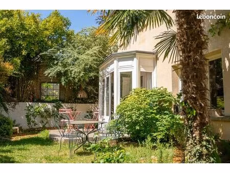 maison 9 pièces 212 m²