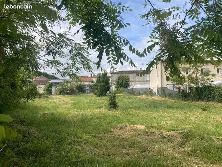 terrain 800 m² saintes