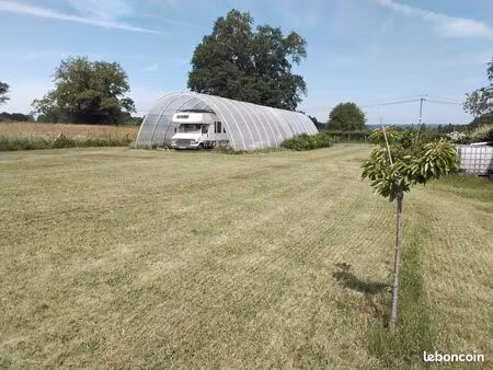terrain constructible avec serre agricole