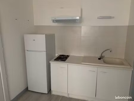 appartement t2 meublé 25m2 centre-ville confolens avec machine à laver