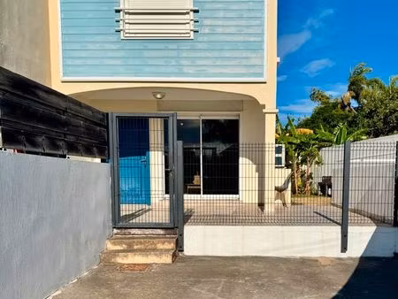 à vendre - superbe f3 duplex rénové avec jardin et varangue