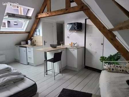 studio rénové à louer - 26m² - centre historique de lannion