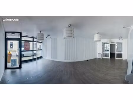 en plein centre ville  commerce ou bureau  54m2  libre dès à présent