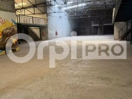 local d'activité 661 m²