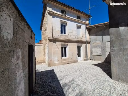 maison avec garage et jardin clos sans vis à vis  3 chambres