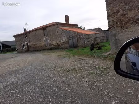 vends corps de ferme en pierres début xxème