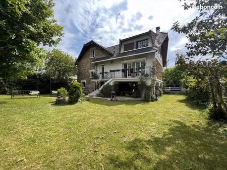 maison 8 pièces 165 m²