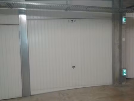 garage a louer fréjus