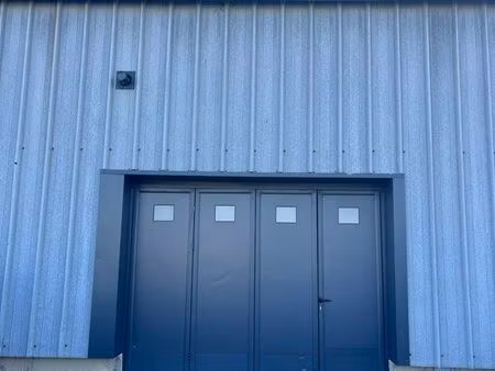local commercial / dépôt 200m2 accès poids lourds et pmr / parking / bureaux