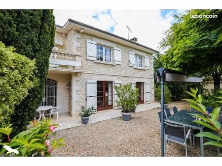maison 8 pièces 210 m²
