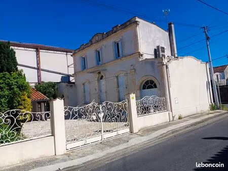 maison de ville f5 rénovée avec cour et dépendances – centre-ville de cognac