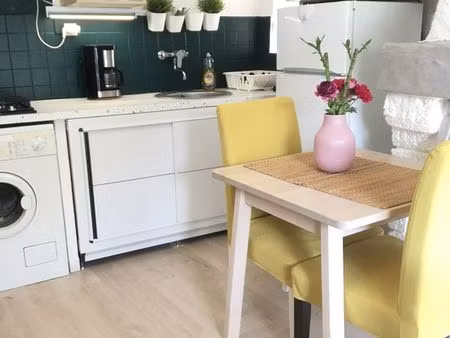 studio meublé centre village provence
