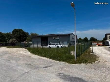 batiment industriel + bureaux 300m2
