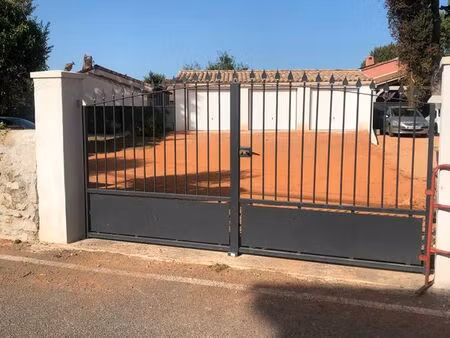garage / box