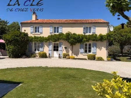 maison 8 pièces 168 m²