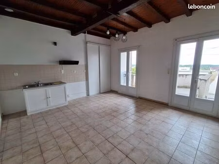 appartement t2avec terrasse barbezieux