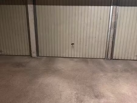 garage fermé en sous sol sécurisé