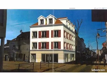 local commercial sur l’avenue principale
