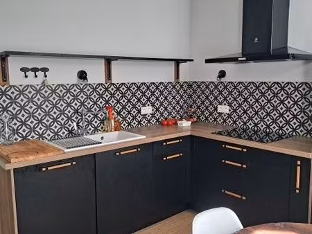 charme de l'ancien   parquets   entièrement rénovée   3 chambres + jardin   proche centre 