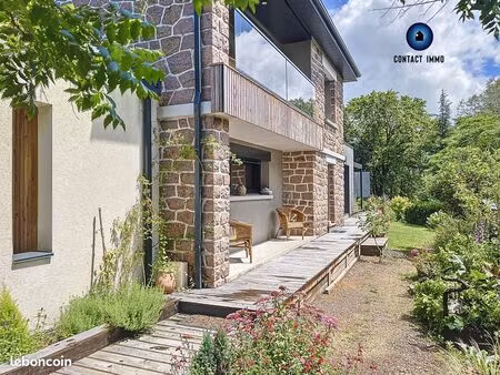 propriété 4 pièces 202 m²