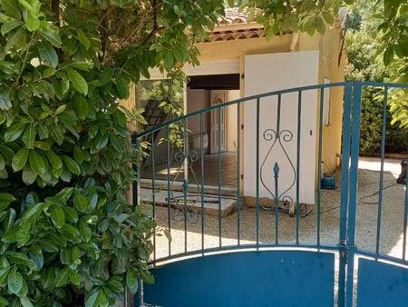 studio maisonnette avec jardin privé arboré au calme avec places de parking montauroux pla