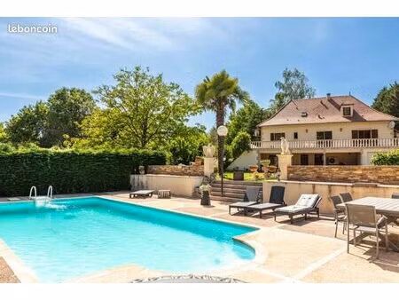 villa 8 pièces 280 m²