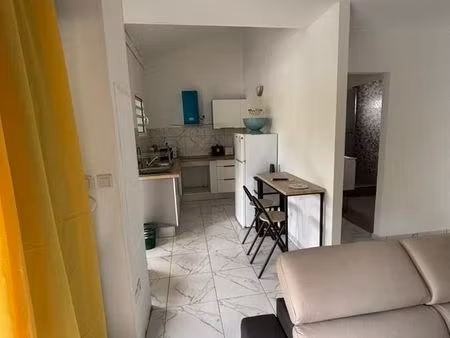 t3 meublé 75 m² – hyper centre saint-paul – garage sécurisé