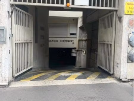 grand box fermé à louer – métro ligne 10 / boulevard jean jaurès – boulogne-billancourt