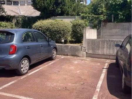 location place de parking sécurisée