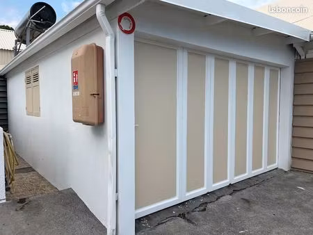 loue local garage stockage box container