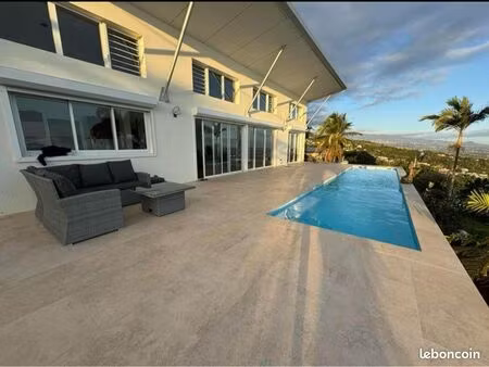 belle maison avec vue imprenable