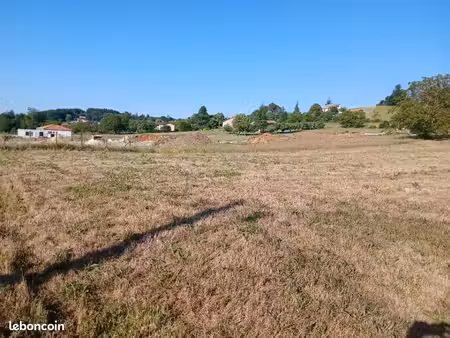 terrain 819 m² saint germain du salembre