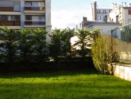 grand 2 pièces 50 m2 plein centre bourg la reine