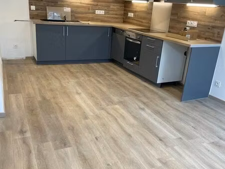 die (26150) – t2 40m² rénové  loué  climatisé – investissement clé en main – 129 000