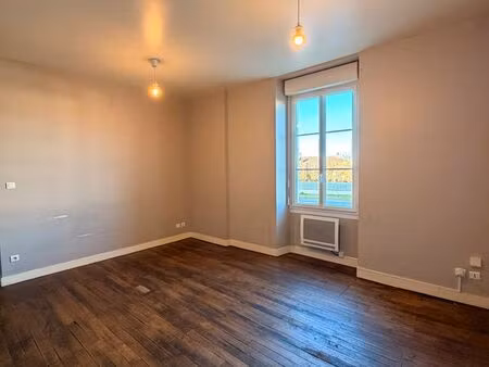 appartement rdc st claud 3 pièces avec 2 chambres