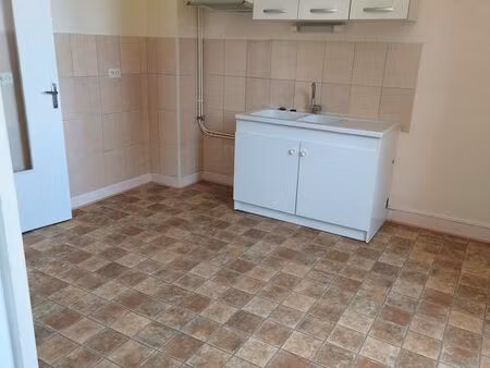 appartement t3 au coeur du bourg